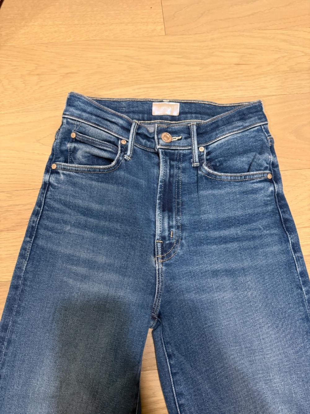 MOTHER The Kick It Jean in Grasping at Straws (Size 23) - Picture 2 of 4
